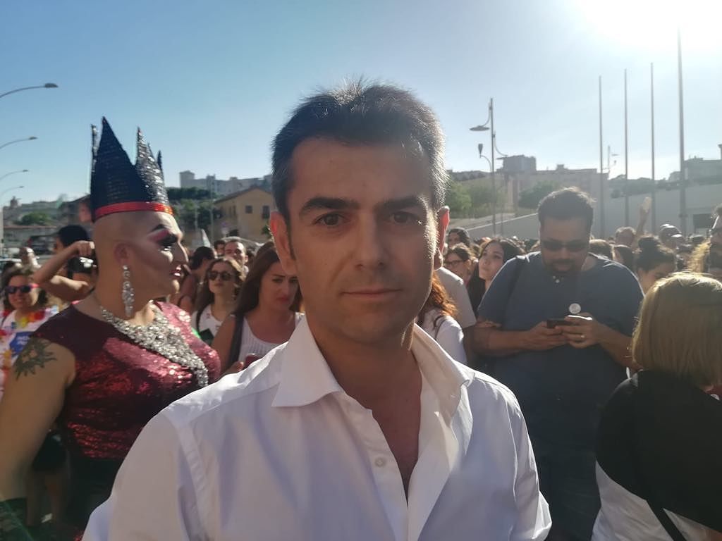 Massimo Zedda sul carro del Sardinia Pride: “Estendere i diritti migliora la vita dei popoli” (VIDEO)
