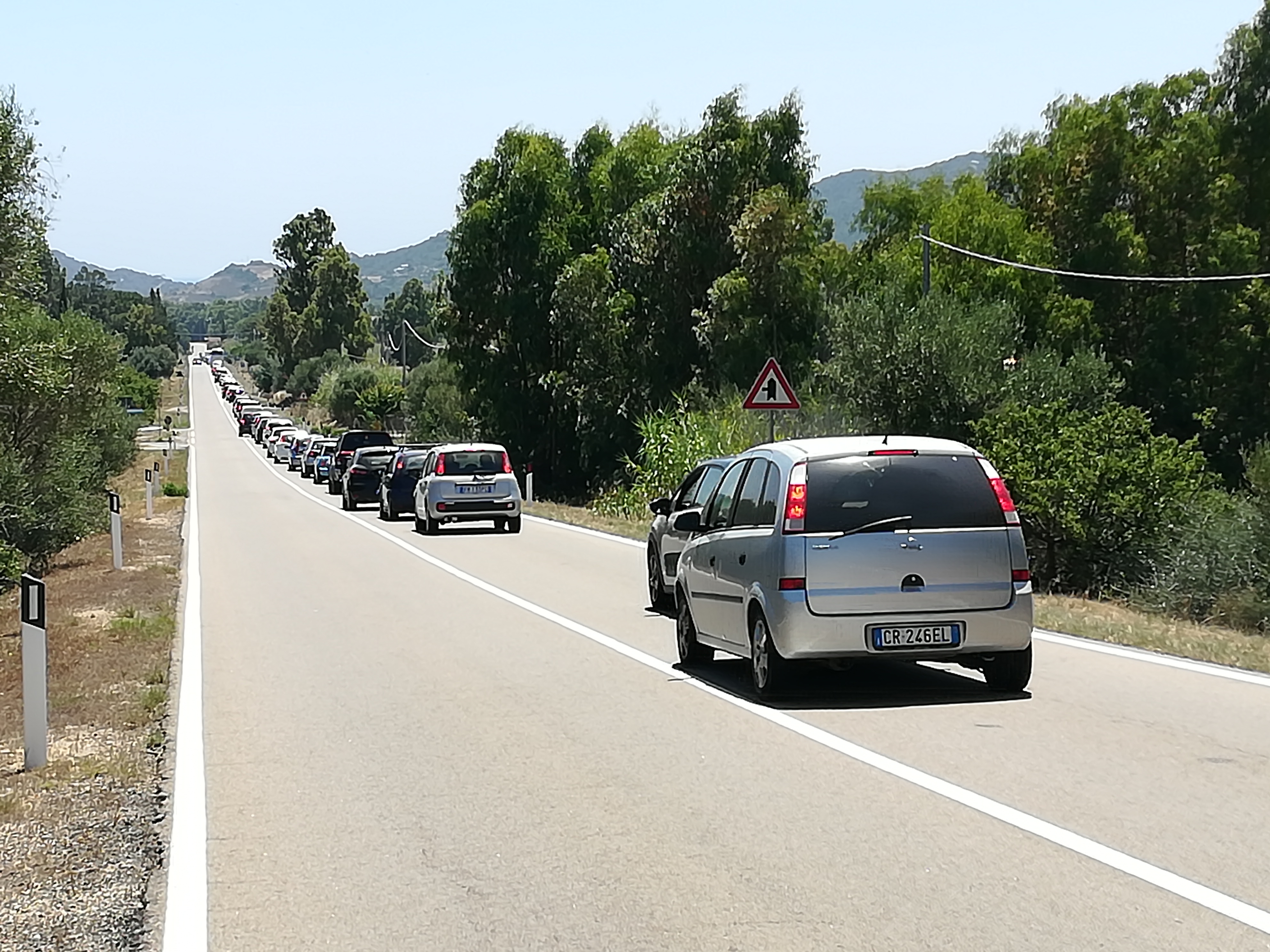 Ponte San Pietro, al semaforo di Costa Rei va in scena nuovamente il caos: “Una follia”