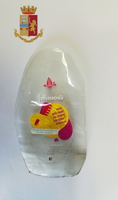 Cagliari, nasconde placca apriporta negli slip: nei guai 21enne croata