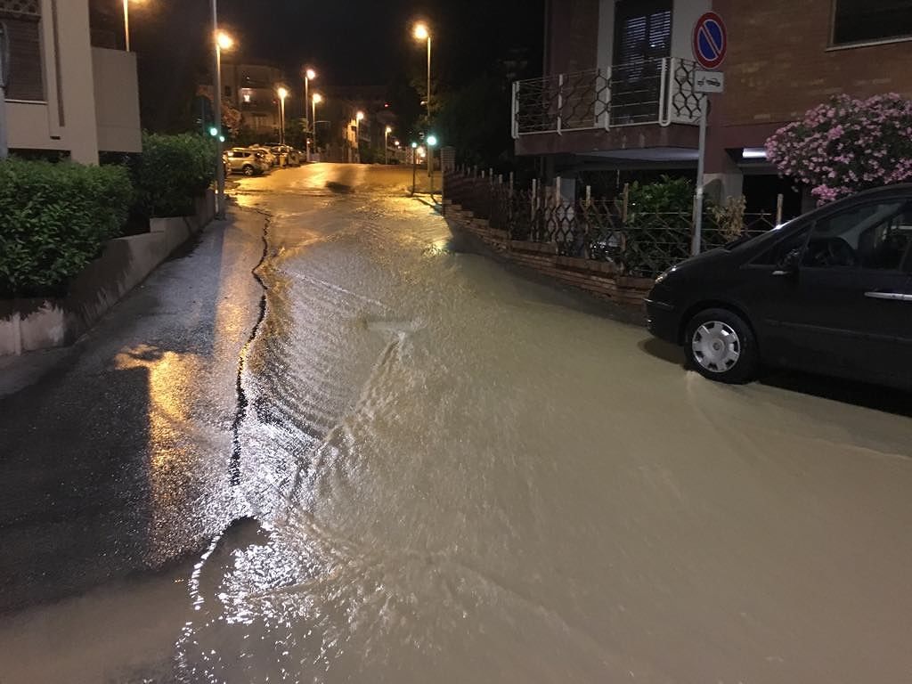 Cagliari, enorme perdita idrica nella notte: esplode una condotta, Genneruxi sott’acqua