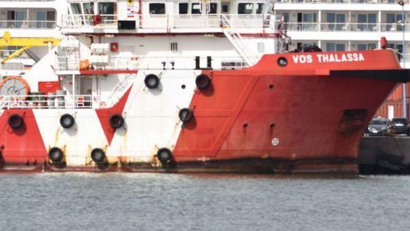 Migranti, porti chiusi a nave italiana Vos Thalassa. Ha soccorso persone in acque libiche