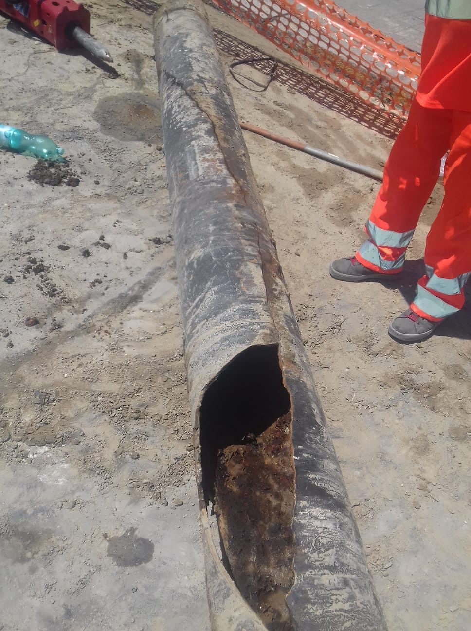 Cagliari, riparata la condotta idrica di Genneruxi: lavori più complicati del previsto