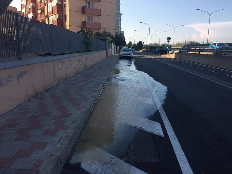 Cagliari città delle perdite idriche: ieri Genneruxi, oggi allagata via Fleming