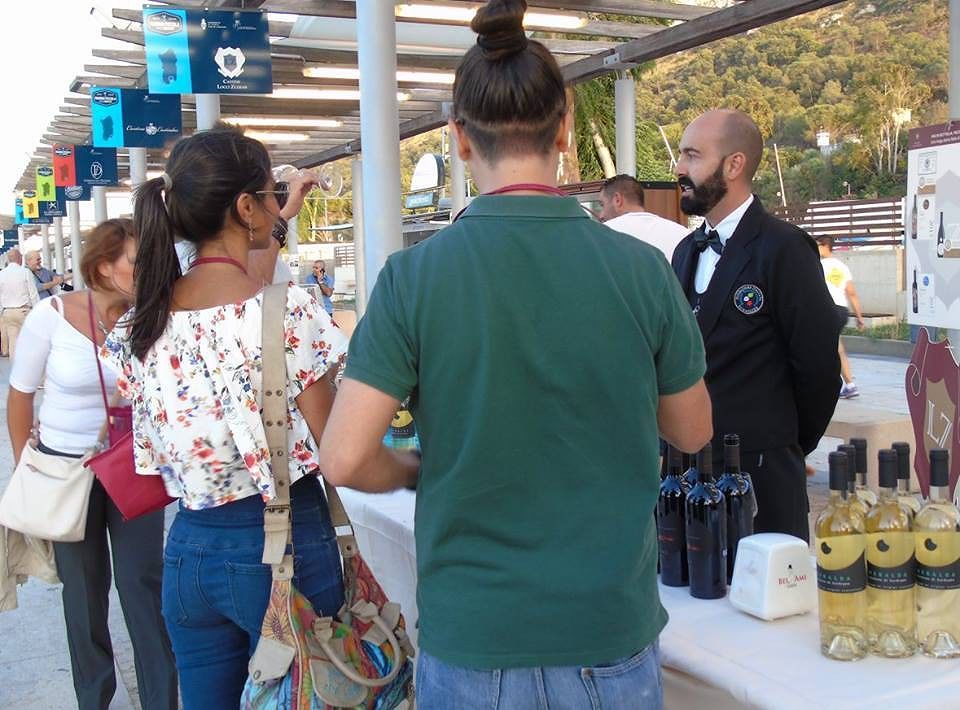 Cagliari, vino e jazz in riva al mare: a Marina Piccola c’è il “Wine Contest”