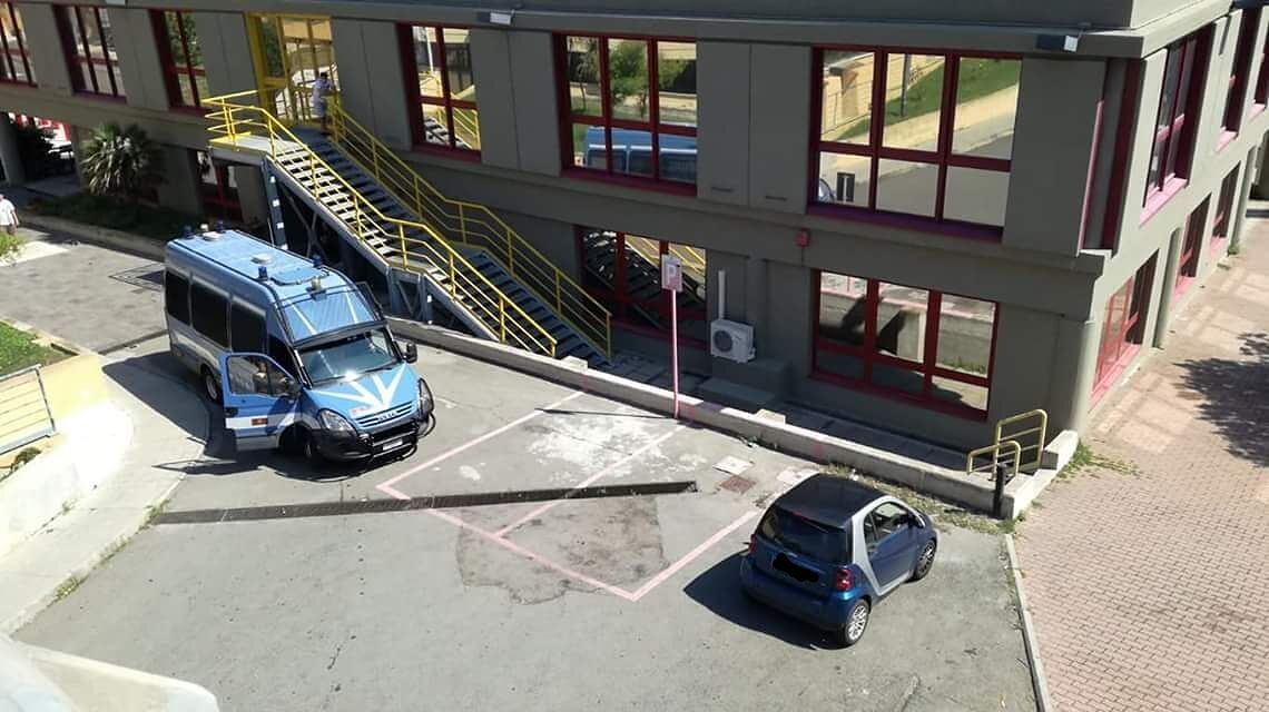 Cagliari, blitz di polizia e carabinieri all’Università: sgomberato il Centro Studi “abusivo”