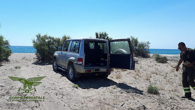 Con l’auto sulla spiaggia, raffica di multe nella costa di Muravera e Arbus