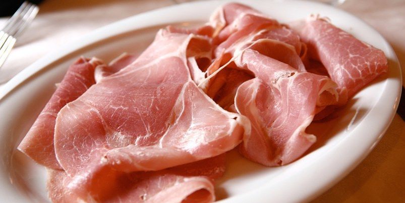 Prosciutto cotto contaminato da Listeria fa scattare il richiamo: ecco quale