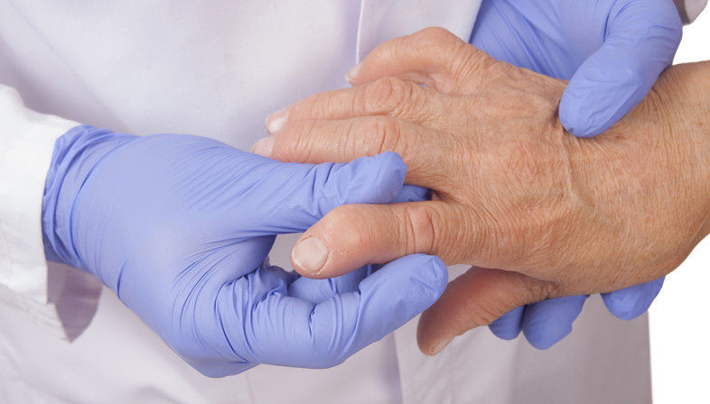 Artrite, beffa continua per migliaia di malati sardi: “La Regione mette in pericolo la loro salute”