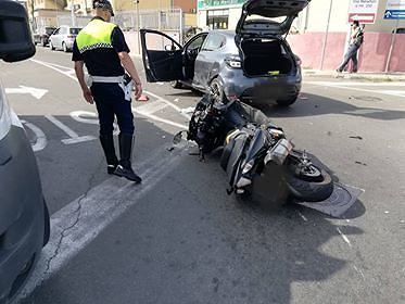 Cagliari, auto contro scooter in via Mercalli: grave un motociclista