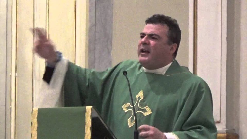 Schiaffi e minacce con pistola a un marito infedele: don Pusceddu condannato