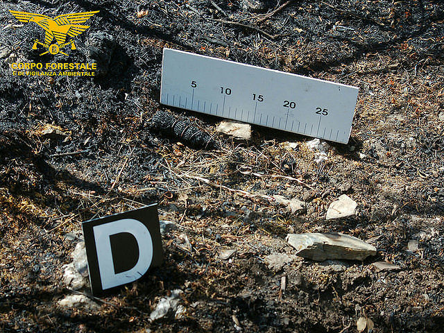 Isili accerchiata dal fuoco nella notte: i piromani hanno colpito in dieci punti diversi