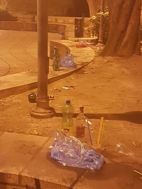 “Piazza Sant’Eulalia presa d’assalto dai maleducati, i giovanissimi bevono nonostante i divieti”
