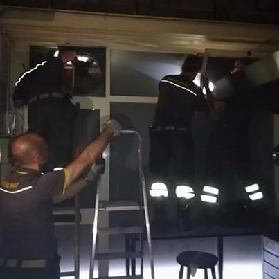 La bella storia di Leo, il gattino di Pula incastrato da tre giorni: salvato dalla sindaca e dai vigili del fuoco