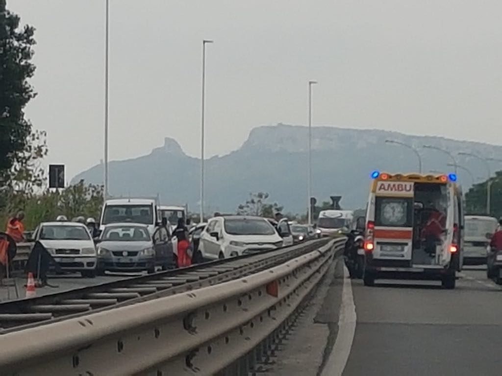 Cagliari, incidente sull’Asse Mediano: traffico in tilt verso Quartu