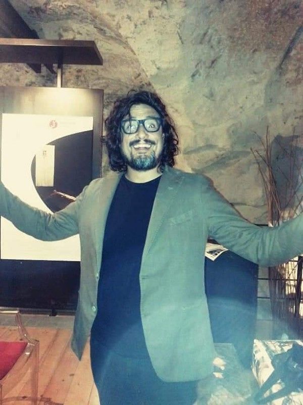 Cagliari, Alessandro Borghese e i “4 Ristoranti” artistici: visita misteriosa ai Giardini Pubblici