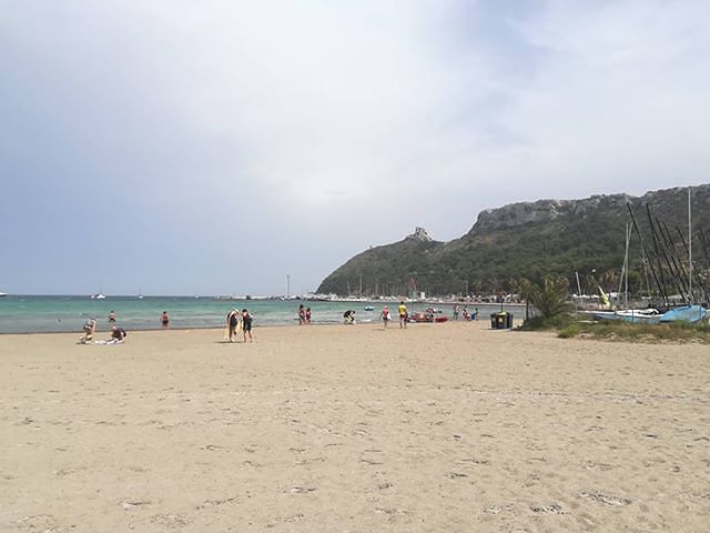 Temporali e tuoni su Cagliari, la grande fuga dal Poetto: “Alla faccia dell’estate”