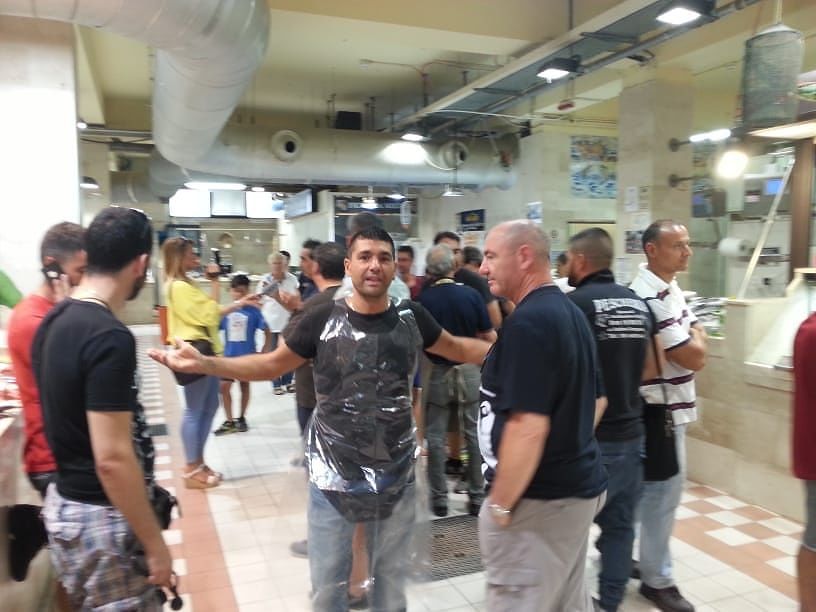 Boxisti del mercato infuriati: “Zedda, vieni a vedere come siamo costretti a lavorare”