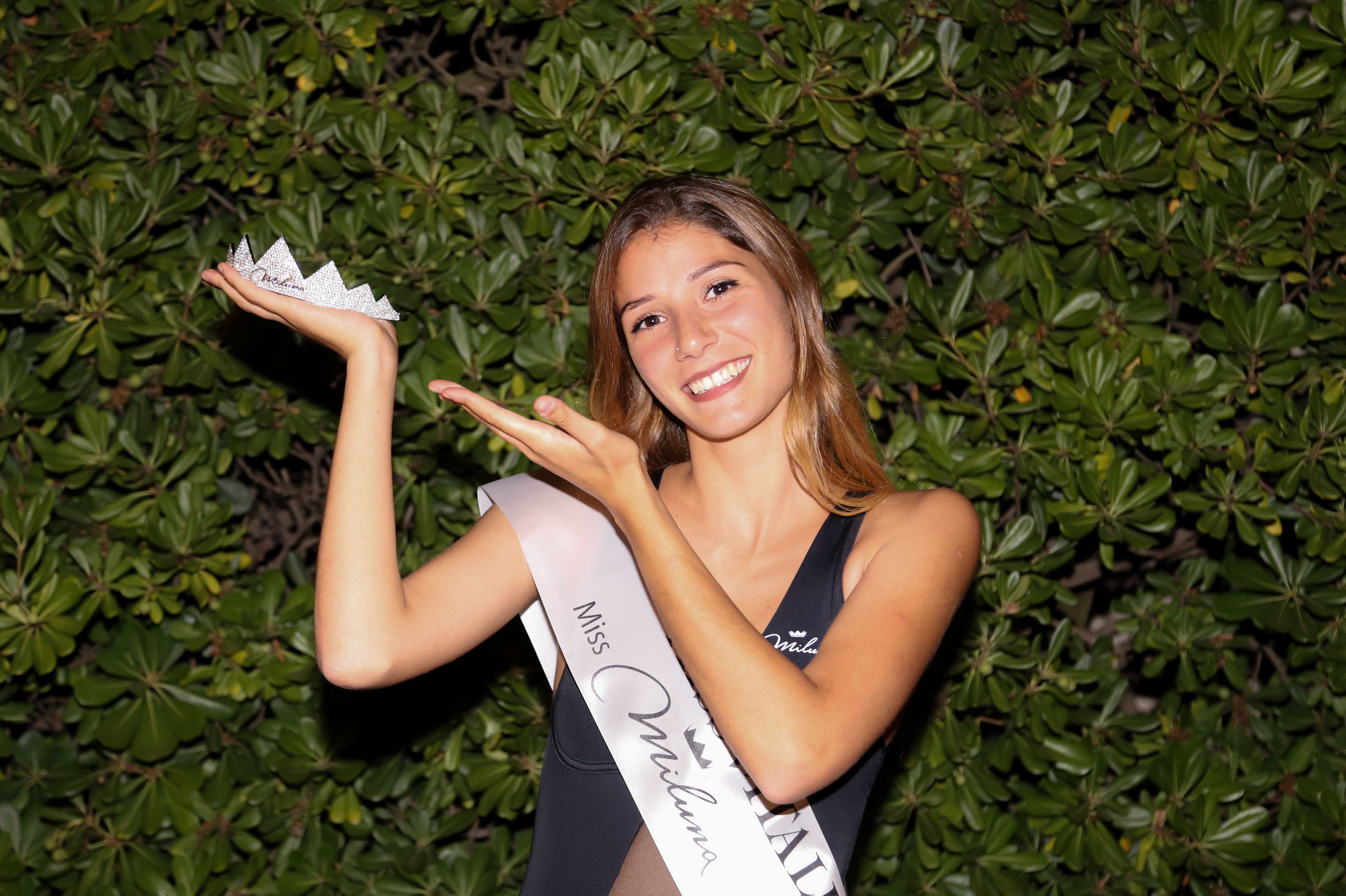 Gioia Pani, 18 anni, vince come Miss Miluna nello scenario prestigioso del Forte Village