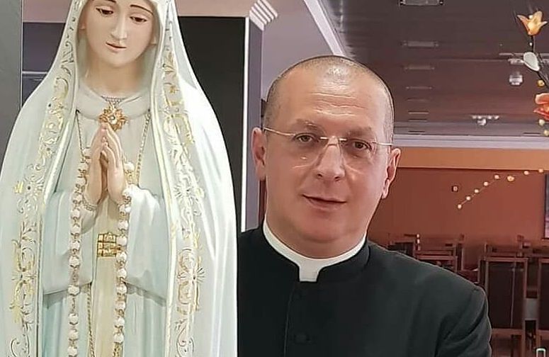 Il prete anti-Bergoglio a Cagliari. La Diocesi: “Chi va all’incontro sarà scomunicato”