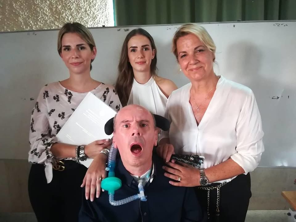 Cagliari, per Benedetta una laurea speciale: “La dedico a mio papà affetto da Sla”