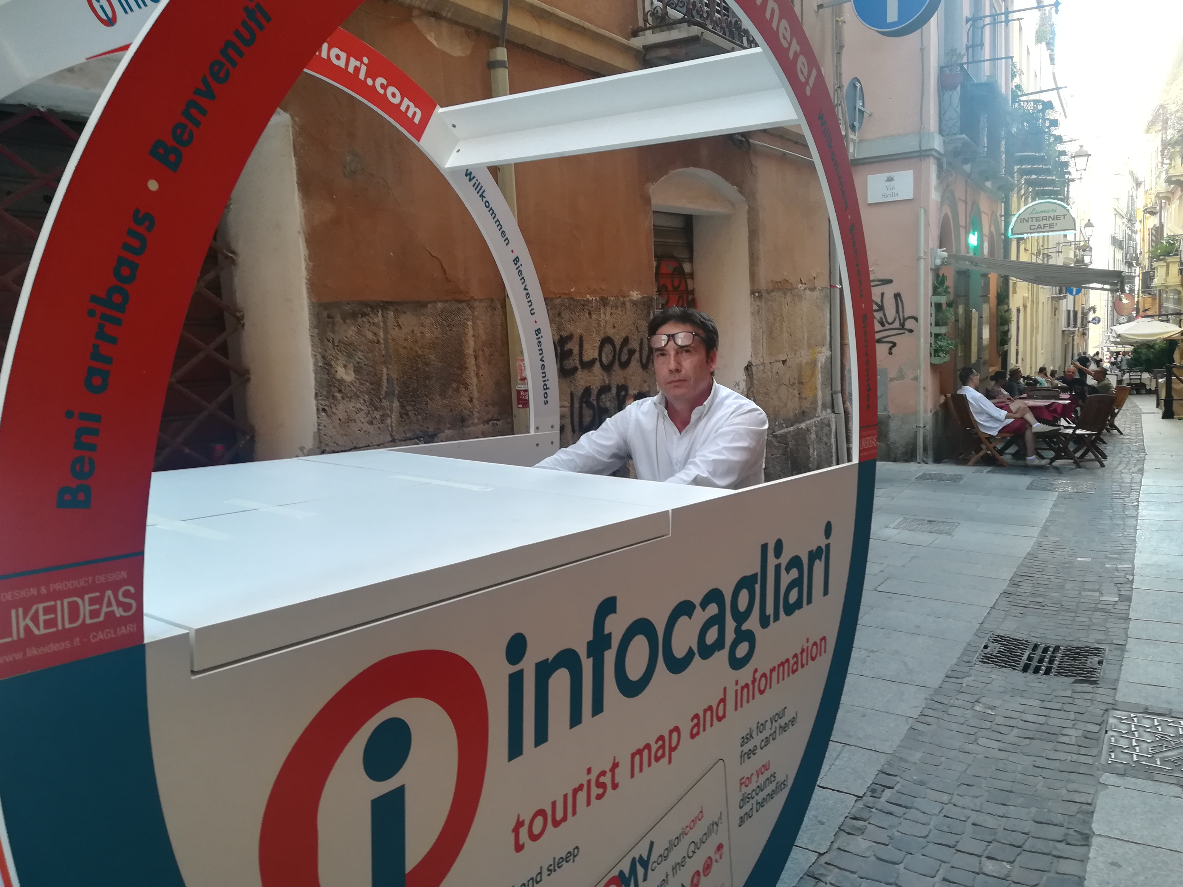 Cagliari, i commercianti della Marina si autotassano per l’infopoint mobile: “Così si conquistano i turisti”