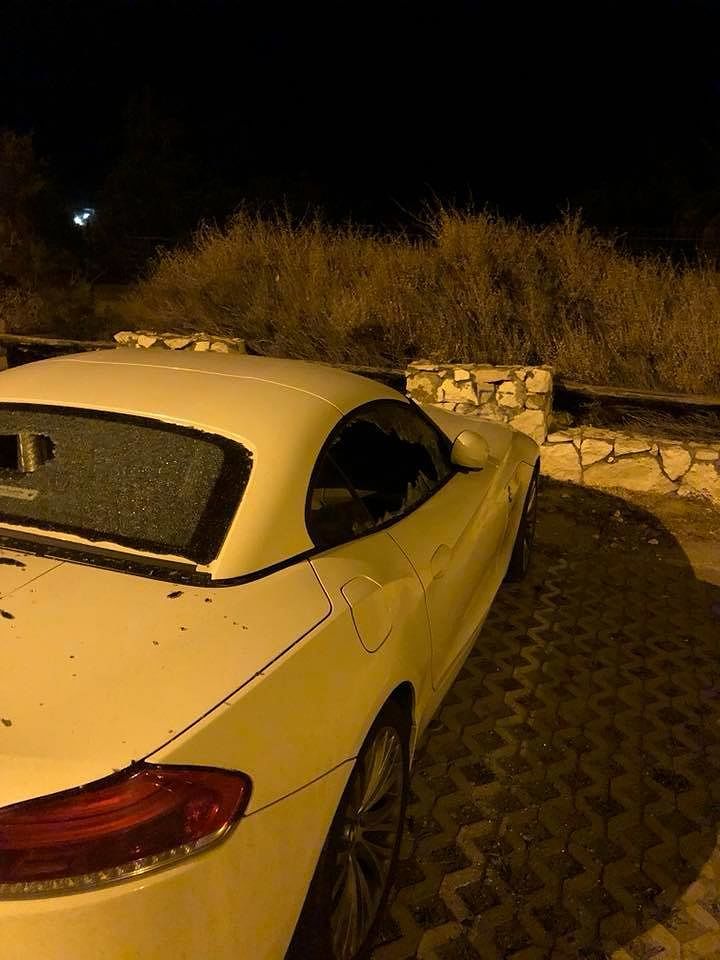 “La mia auto distrutta nei parcheggi del Poetto di Quartu, chi ha visto qualcosa parli”