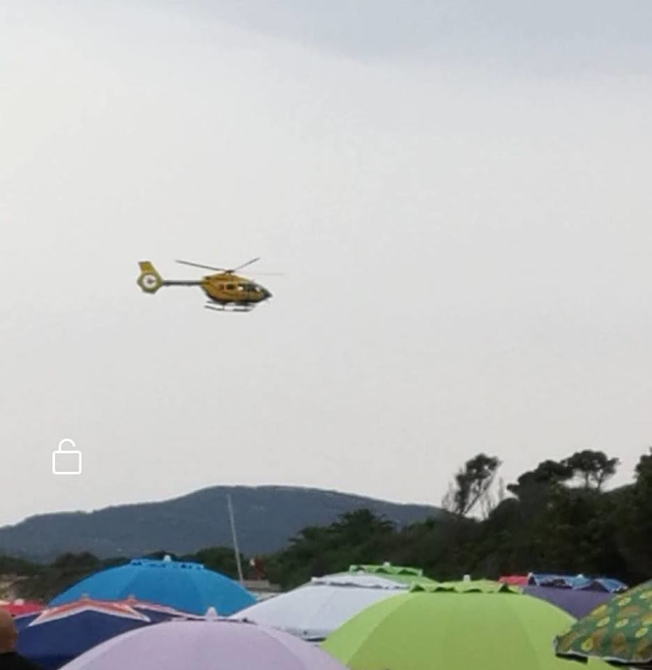 Grave incidente a Costa Rei: un giovane sbalzato dal gommone viene ferito dall’elica