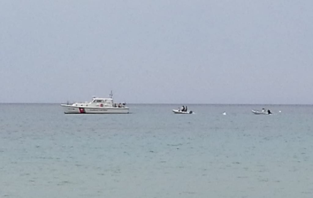 Piscina Rei, la grande paura in spiaggia: 28enne gravemente ferito dall’elica di un gommone