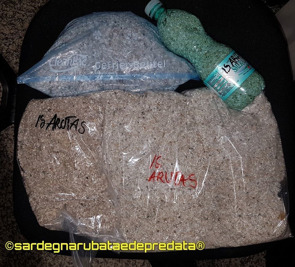 Turisti ladri di sabbia, 30 chili rubati a Is Arutas: “Spagnoli e tedeschi bloccati e multati”