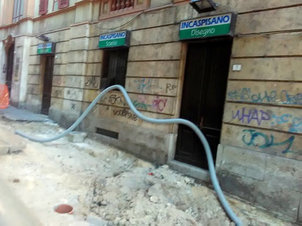 Cagliari, caos-lavori in viale Regina Elena: “Costretto a tenere chiuso il negozio”