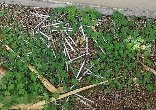 Cagliari, tour delle siringhe tra Is Mirrionis e Mulinu Becciu: paura per bimbi e netturbini