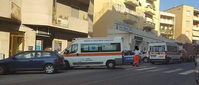 Cagliari, polizia in via della Pineta: trovato un cadavere in un’abitazione