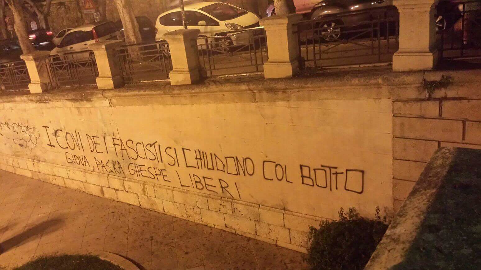 Cagliari, scritte inneggianti attentatori di Firenze: “Siamo stufi”