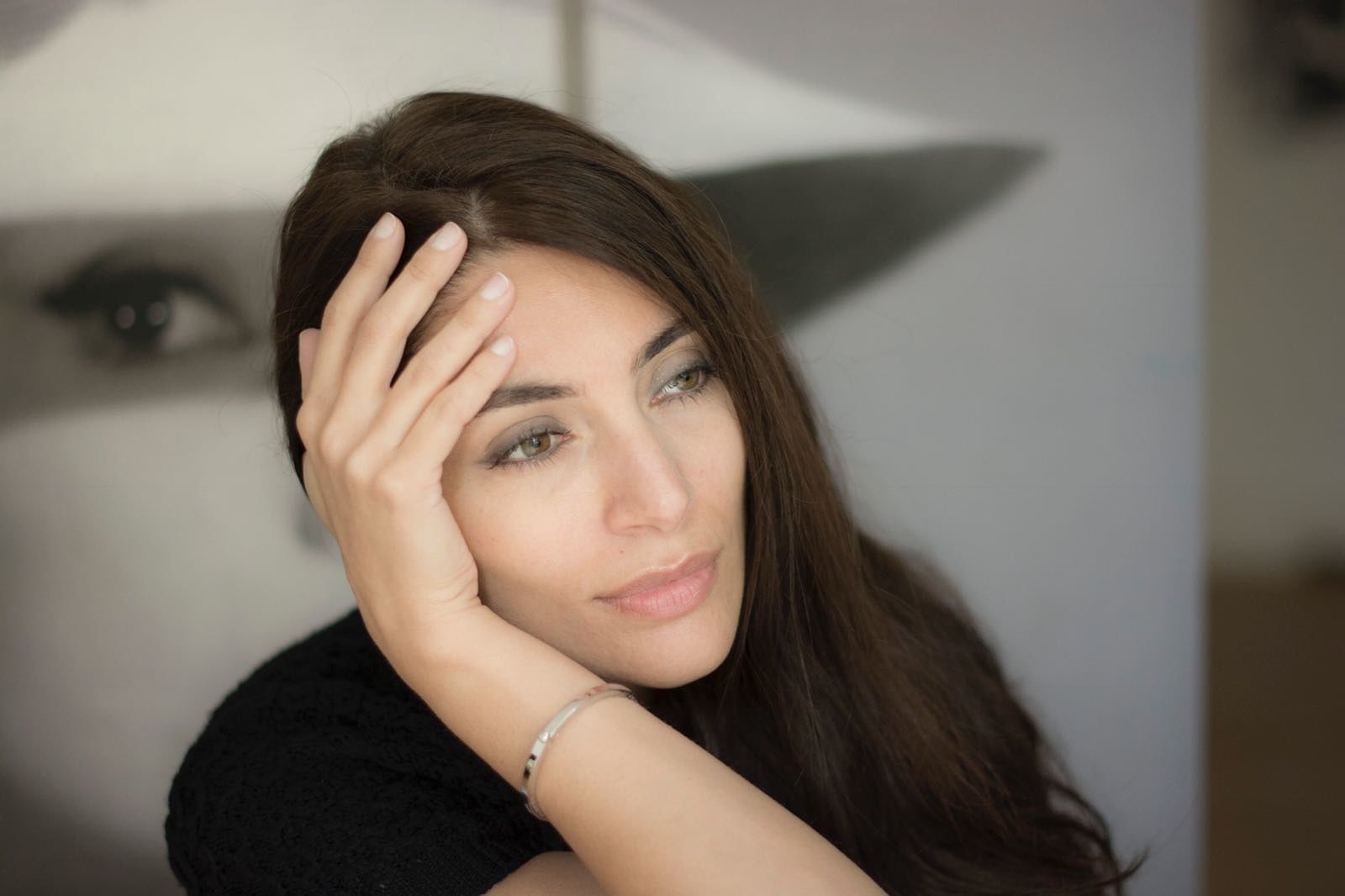 Caterina Murino interpreta “Canne al vento” al Teatro romano di Nora