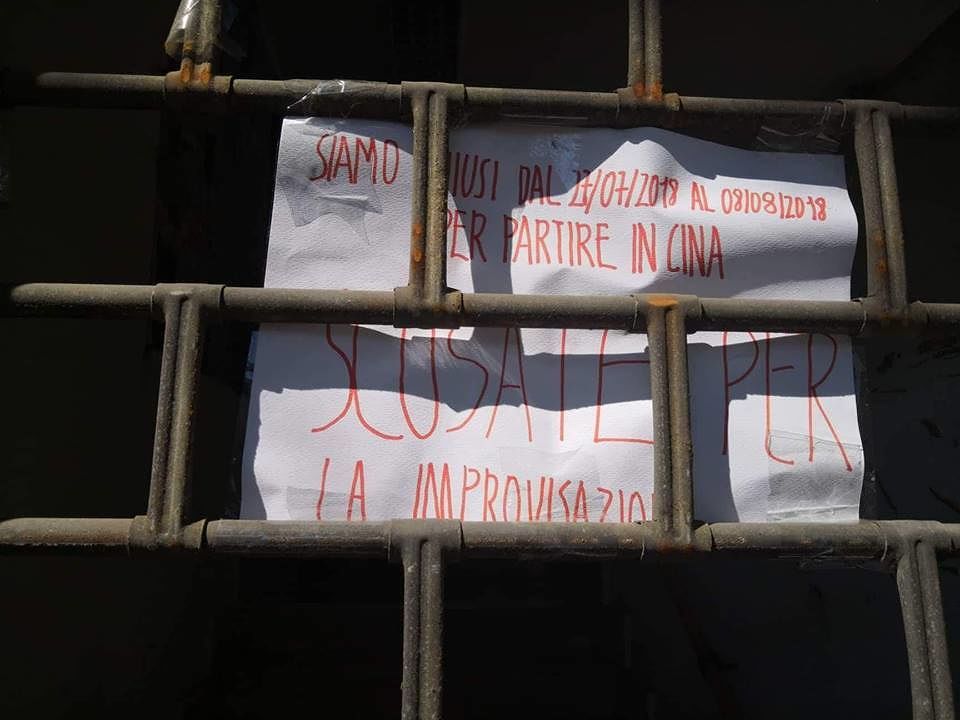 Quartu, la rabbia di una mamma: “Sarti cinesi spariti col tendone della recita di mio figlio”