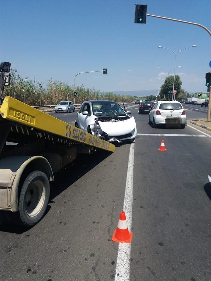 Cagliari, brutto schianto ad un incrocio al Poetto: 3 donne ferite all’ospedale
