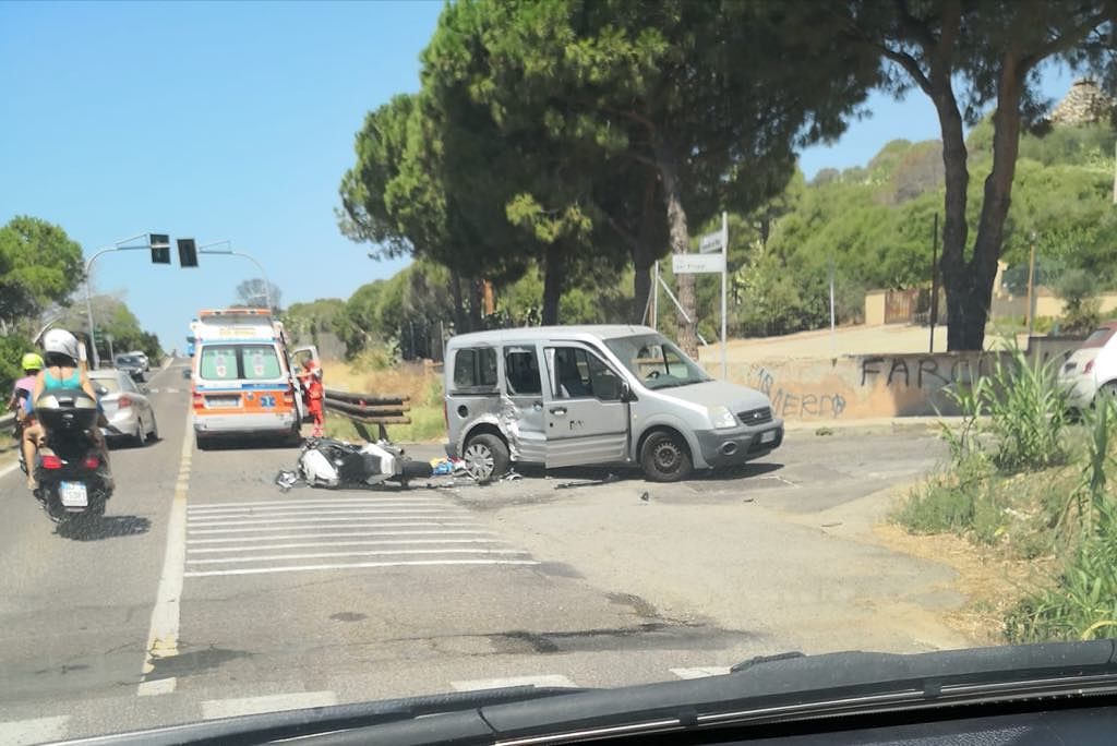 Auto contro moto a Quartu, sangue sulla litoranea: un ferito all’ospedale in codice rosso