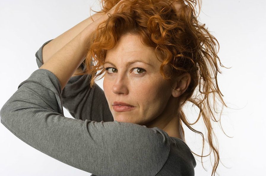 Nel complesso nuragico di Romanzesu in scena l’opera MedeAssolo con l’attrice Valentina Banci