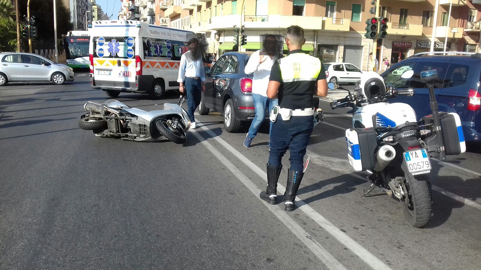 San Benedetto, scooter colpito da un pick-up: 45enne in ospedale