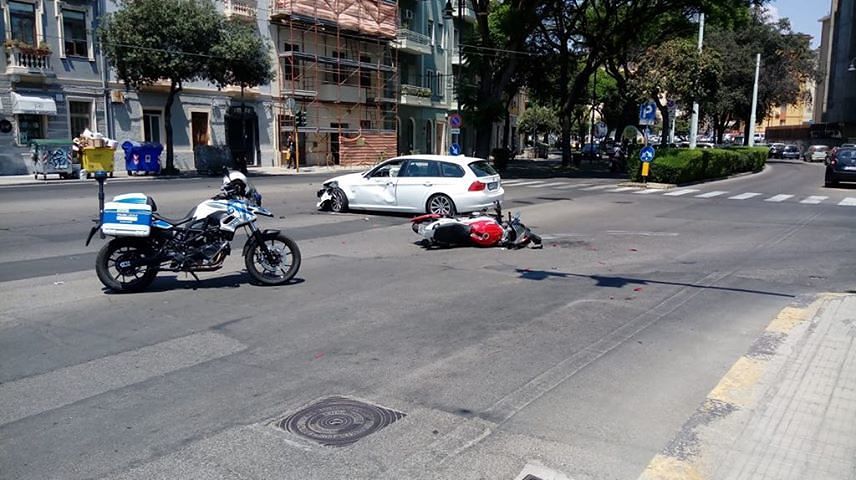 Cagliari, scontro tra un motociclo Yamaha e una Bmw: gravissimo uno dei feriti, è in codice rosso