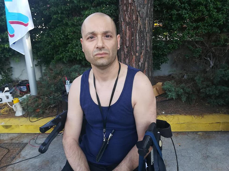 Ivan Melis, disabile di Iglesias: “Senza le cure dell’Aias è una tragedia, la Regione ci discrimina”