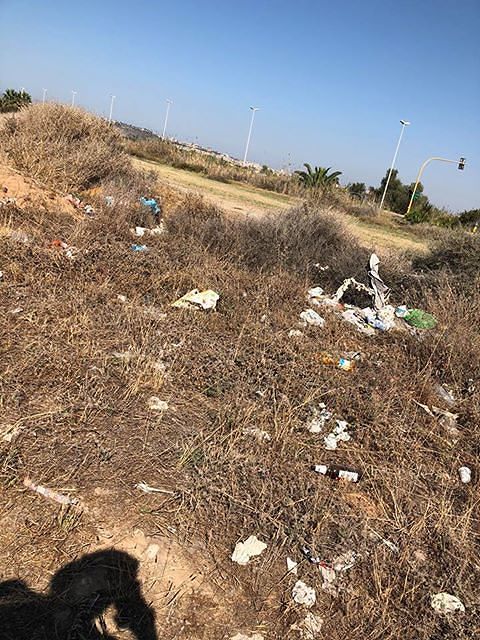 Cartoline di degrado dal Poetto: “Con gli incivili si può fare poco, ma i controlli?”