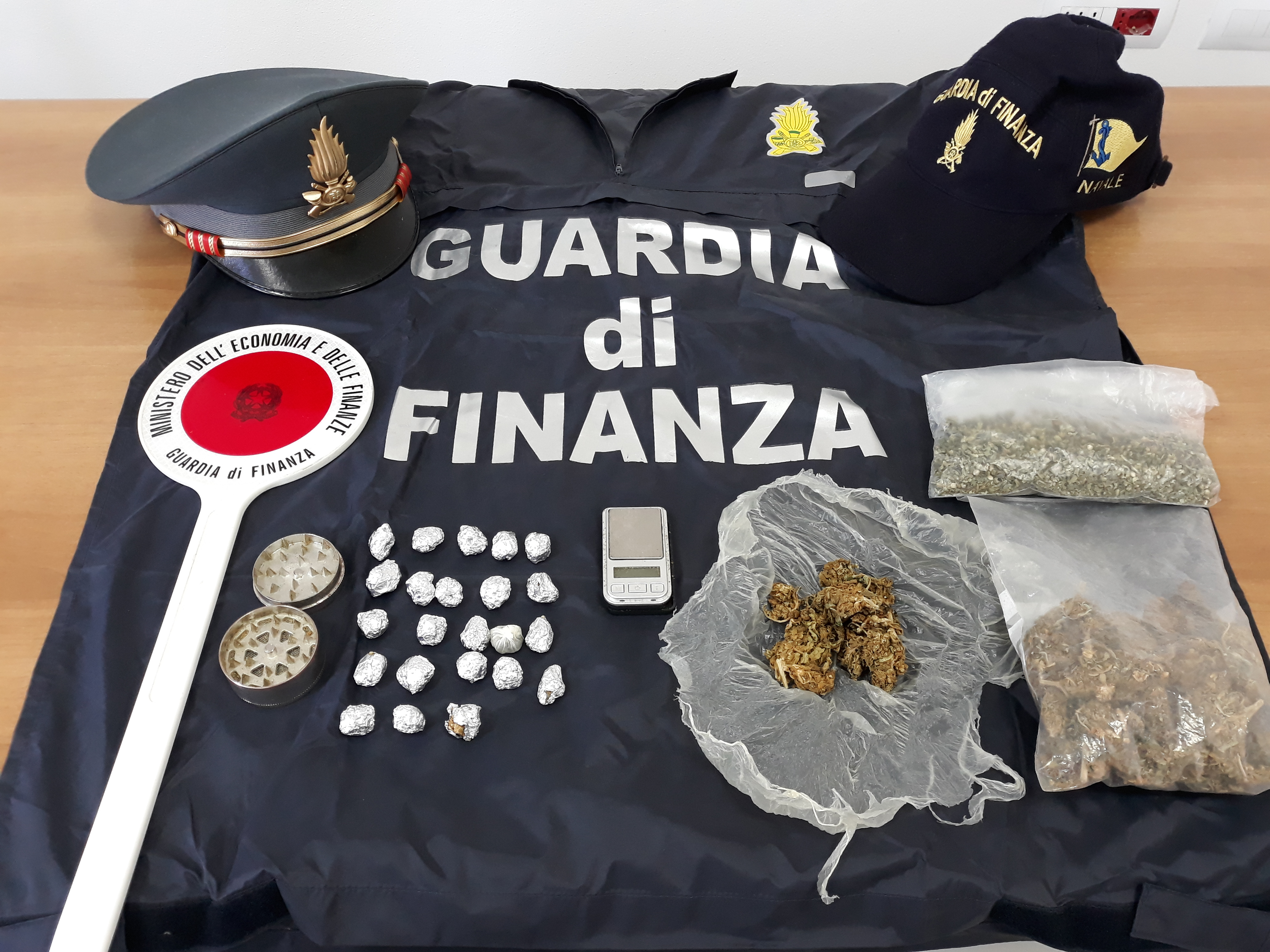 Torre Grande, baby pusher arrestato dai finanzieri