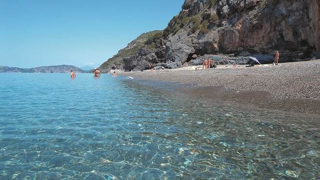 Quartu, presto una spiaggia per nudisti. Delunas: “Favorirà il turismo”