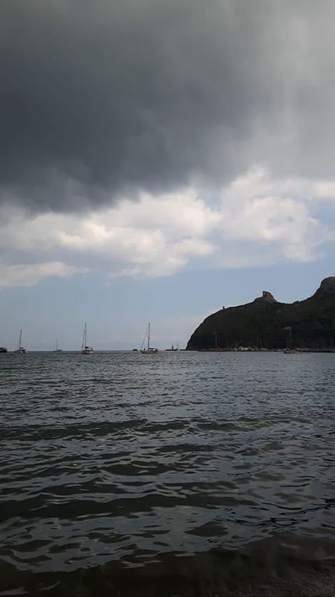 Di nuovo temporale su Cagliari: fortissimi tuoni in città e nell’hinterland, fuga dalle spiagge