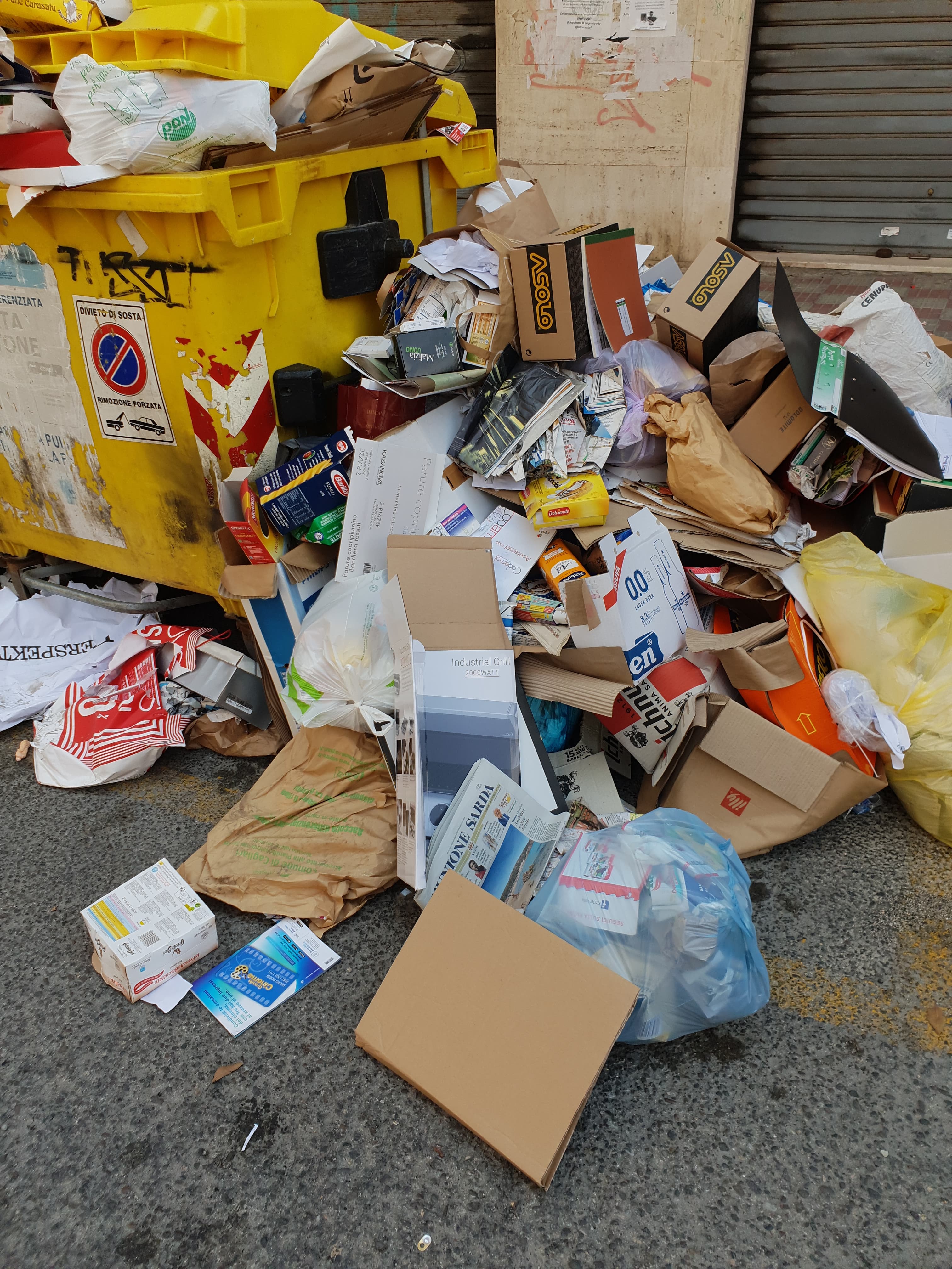 Cartoline di degrado da via Iglesias: “Ecco Cagliari città turistica”