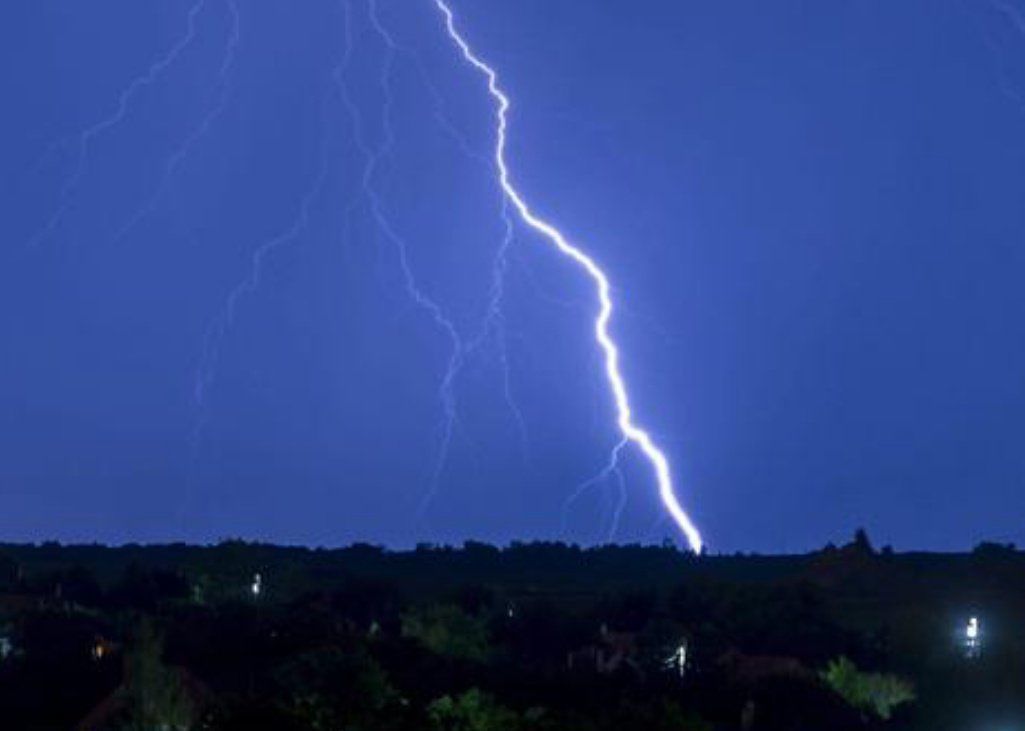 Cagliari, colpiti da un fulmine in viale Europa: gravi due persone