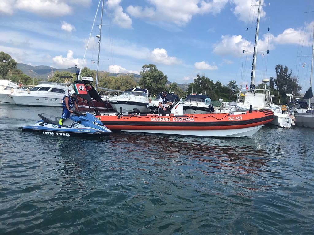 Torre delle Stelle e Capitana, agenti in acqua scooter di pattuglia in mare: 4 multe
