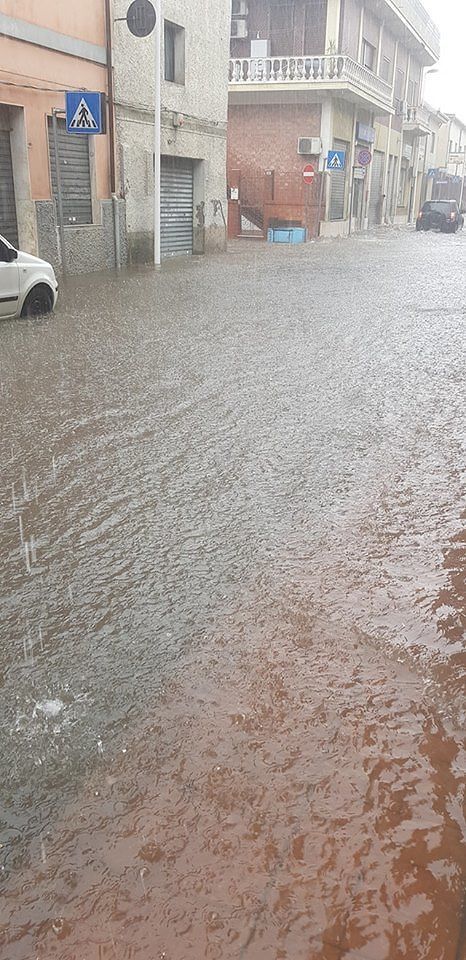 Bomba d’acqua su Assemini, benvenuti nella piscina di via Cagliari…
