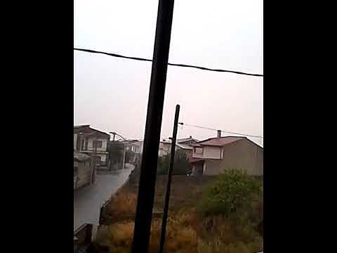 Diluvio a Genuri con fulmini terrificanti: sentite il tuono nel video